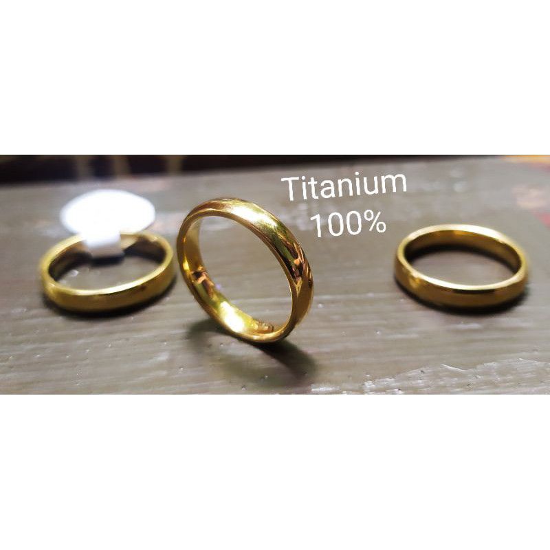 cincin titanium berlapis emas kualitas tinggi serta anti karat dan anti luntur/cincin pernikahan