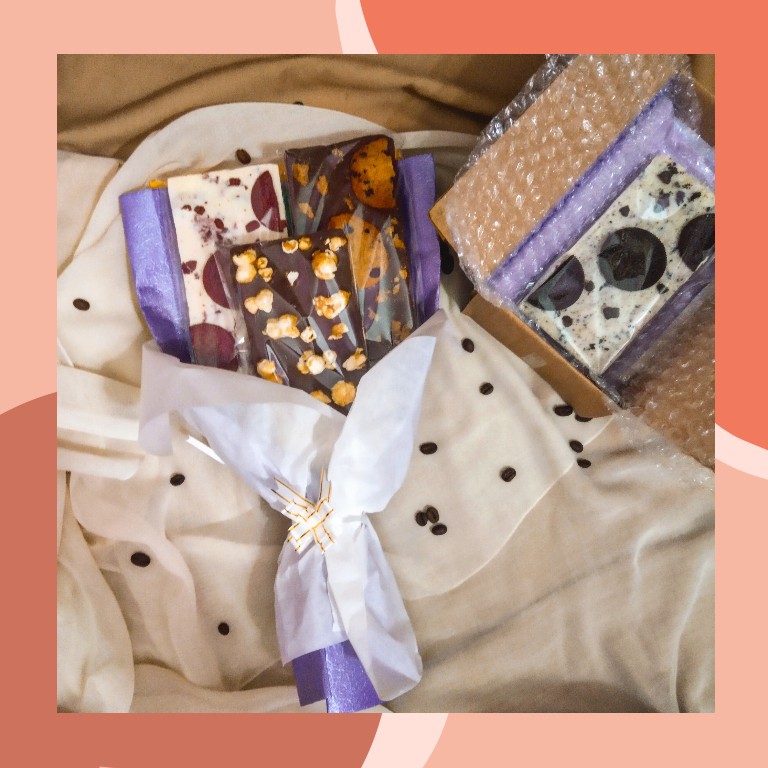 

Bucket Coklat ( Banquet Sidang, Wisuda, Ultah )