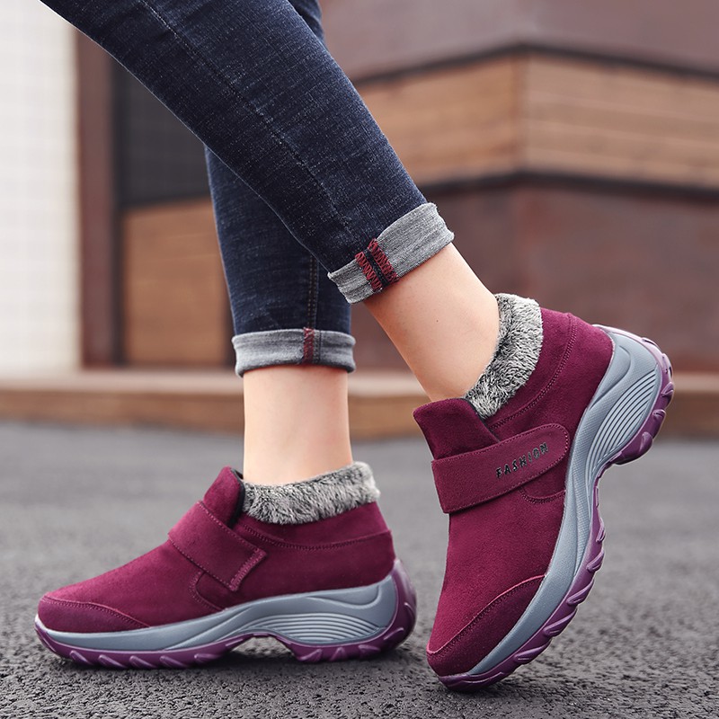 sepatu sneakers casual