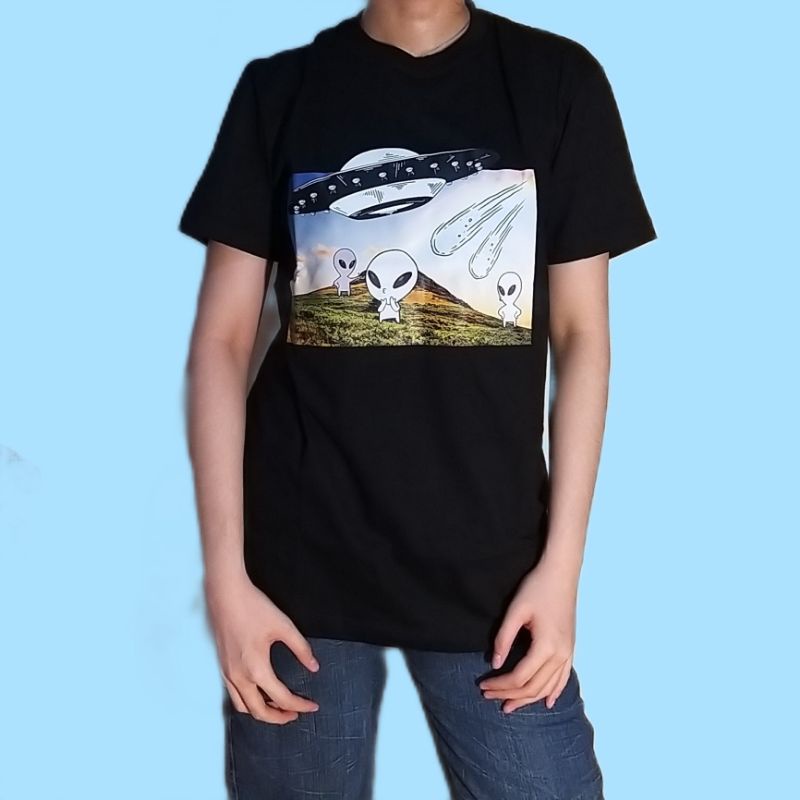 LOVEABLE. T-Shirt  "Aliens in the Mountain"