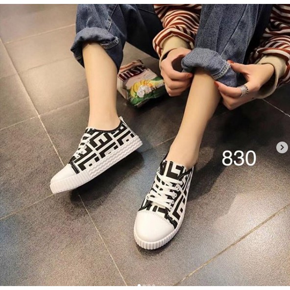 Sepatu Sneakers S830