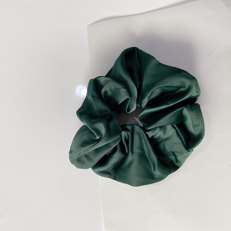SATIN KOREAN BIG SCRUNCHY / IKAT RAMBUT KOREA BESAR / SCRUNCHIES / JUMBO / CEPOLAN HIJAB SUPER BESAR-Emerald