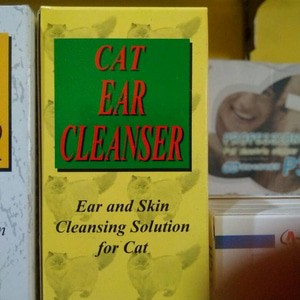 Cat ear cleaner machiko