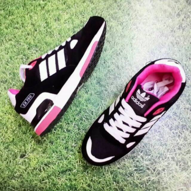Sepatu gaya Adidas ZX750