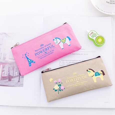 

TEMPAT PENSIL KOTAK PENSIL KANVAS UNICORN DREAM