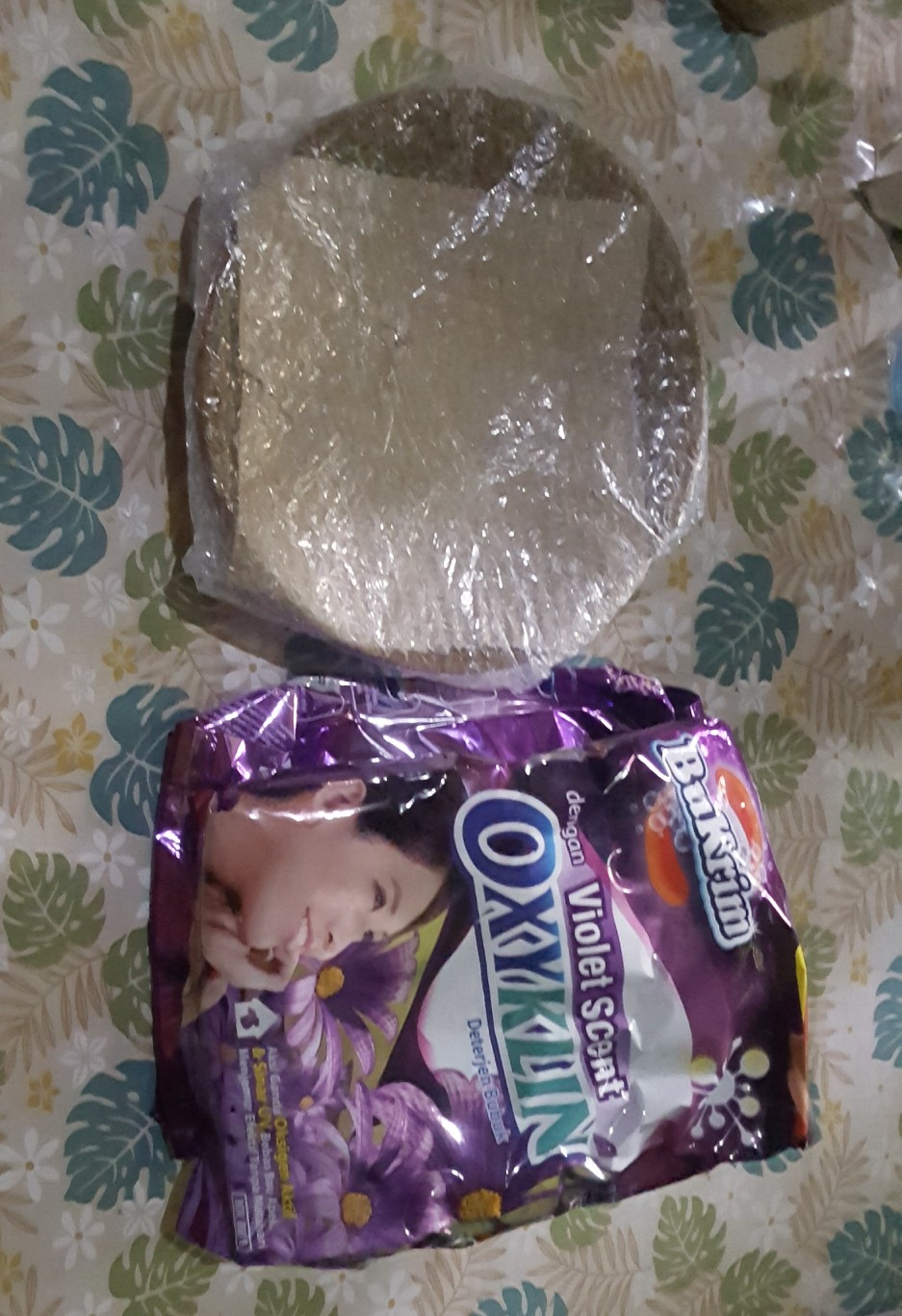 Bukrim Oxyklin Detergen Bubuk 800g + Piring Keramik