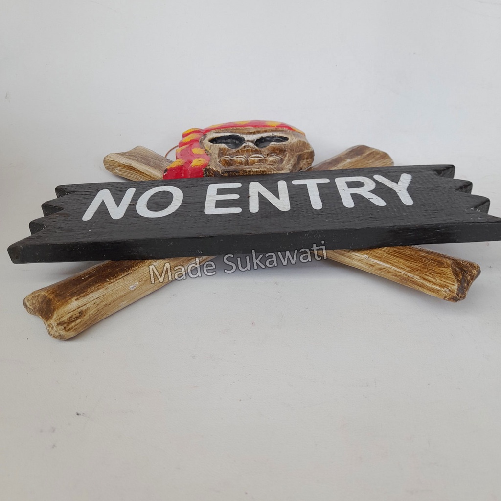 Hiasan dinding papan kayu NO ENTRY KEEP OUT