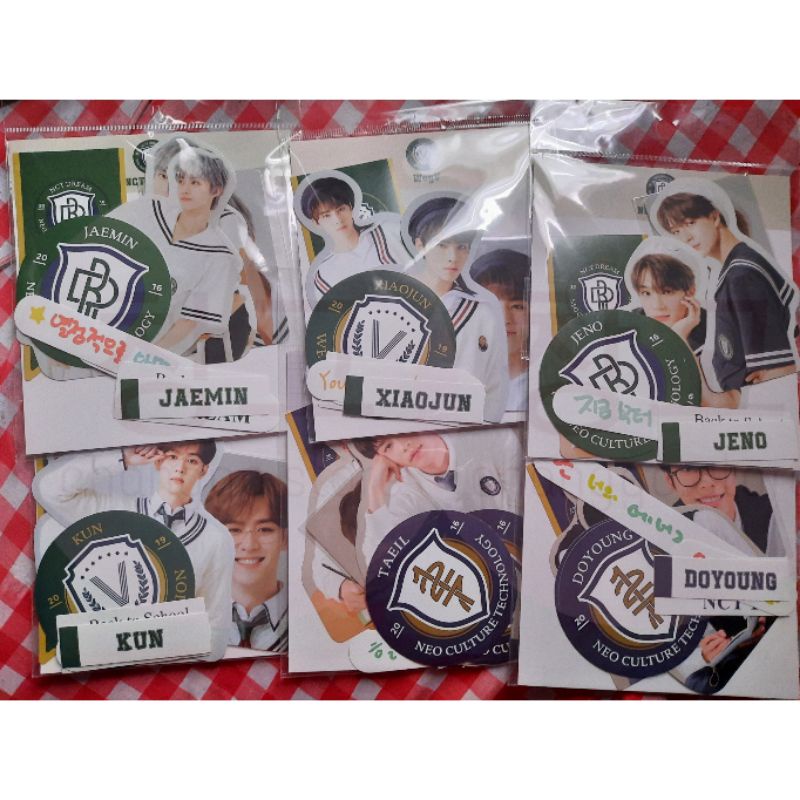 [READY STOCK] - *baca deskripsi* LUGGAGE STICKER PHOTOCARD BACK TO SCHOOL NCT127 WAYV NCTDREAM KUN X