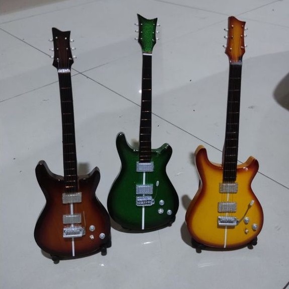 miniatur gitar listrik hiasan rumah antik