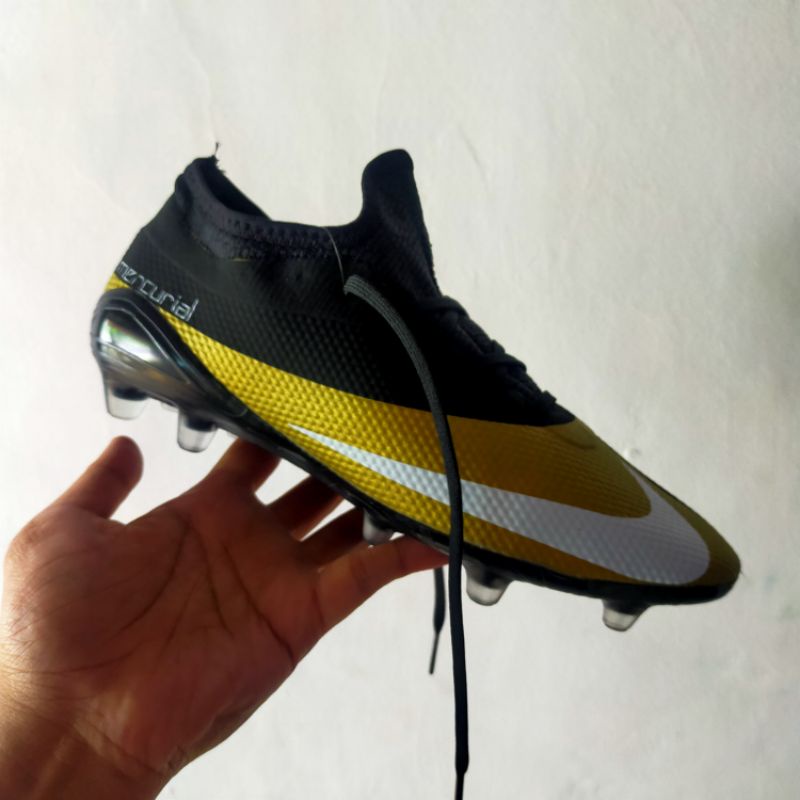 sepatu bola mercurial bahan import ( pilihan warna geser aja )-Gold