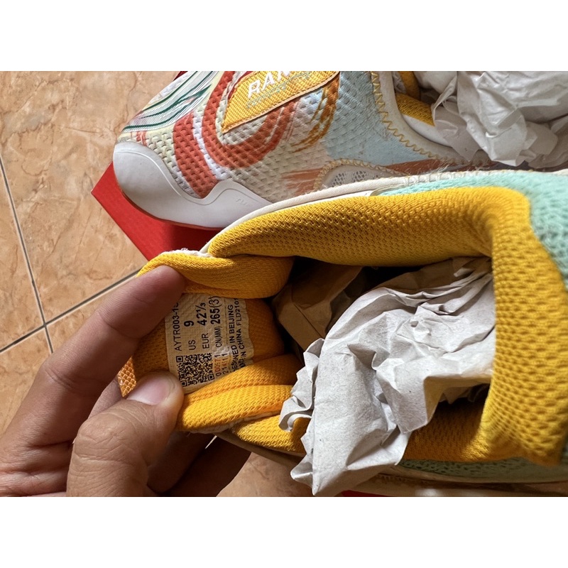 SEPATU BADMINTOON LINING RANGER V LITE
