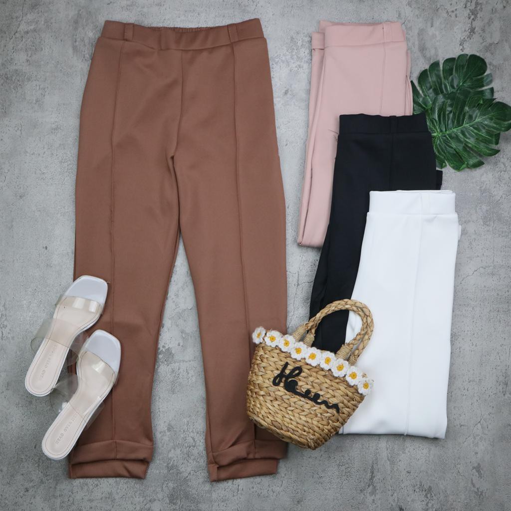 Zia Simple Pants ( Celana dengan garis depan )