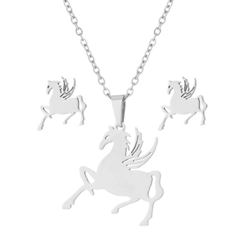 Kalung Rantai Klavikula Dengan Liontin Bentuk Kuda Pegasus Sayap Bahan stainless steel Untuk Wanita