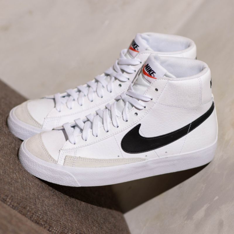 Nike blazzer low 77 white strip black