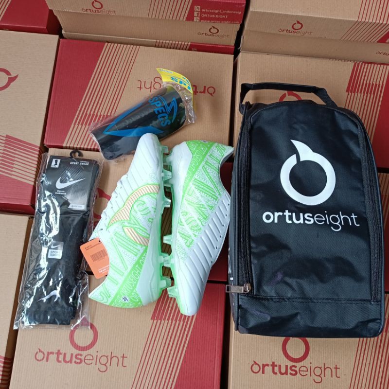 PAKET KOMPLIT Sepatu Bola Ortus terbaru (bisa cod)