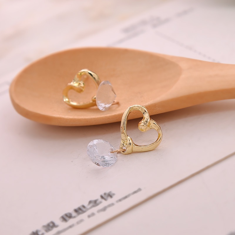 Anting Bentuk Hati Model Hollow Aksen Zircon Warna Emas Gaya Korea Untuk Wanita