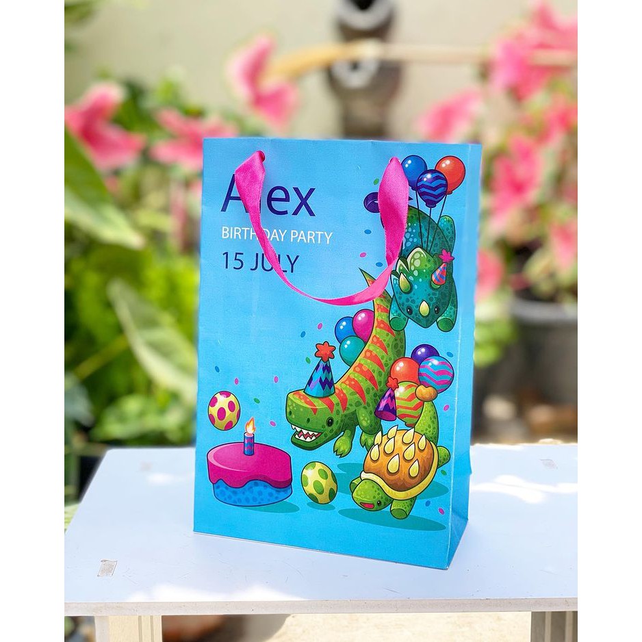 

Paperbag Elegan / Unik / Tas Kertas / Design Suka Suka / Potrait