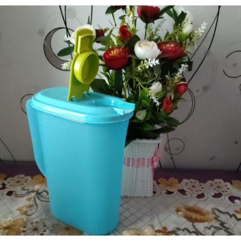 jug 2 liter tupperware / pitcher 2 liter