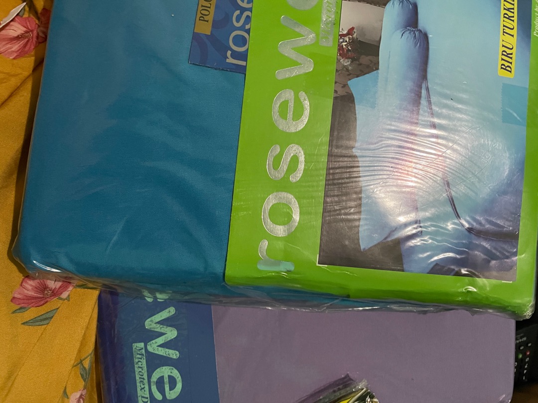 Sprei 160cm X 200cm X 20cm Polos Dari Rosewell