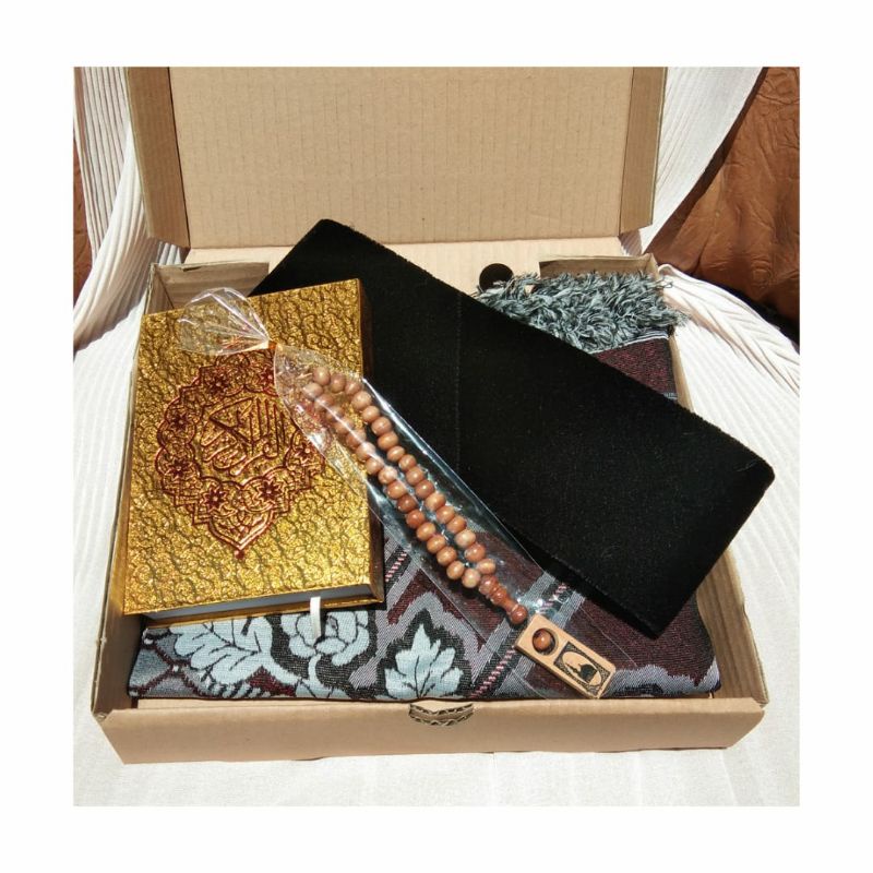 

giftbox/paket kado cowok muslim lengkap peralatan sholat free kartu ucapan