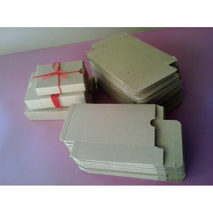 

Promo GIFT BOX/KOTAK PACKING/KOTAK SOUVENIR SEDANG BAHAN KERTAS SOFT BOARD Terlaris