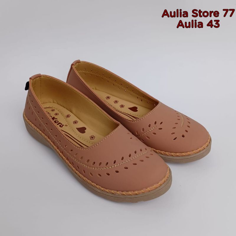 Sepatu Slip on kickers Wanita kekinian (Aulia 43)