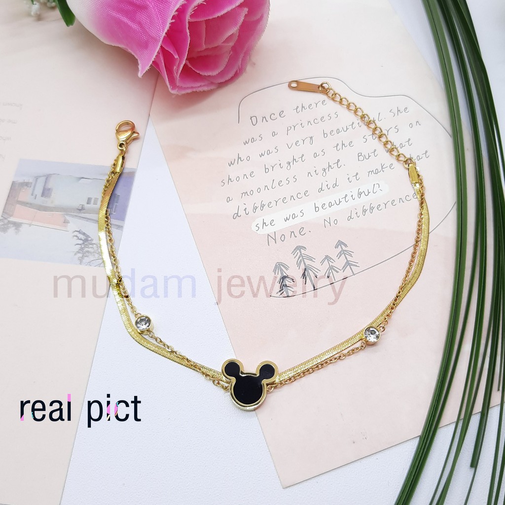 Gelang Rantai dan Belut Gepeng Titanium Model Mickey Diamonds Artifisial Warna Rose Gold dan Gold