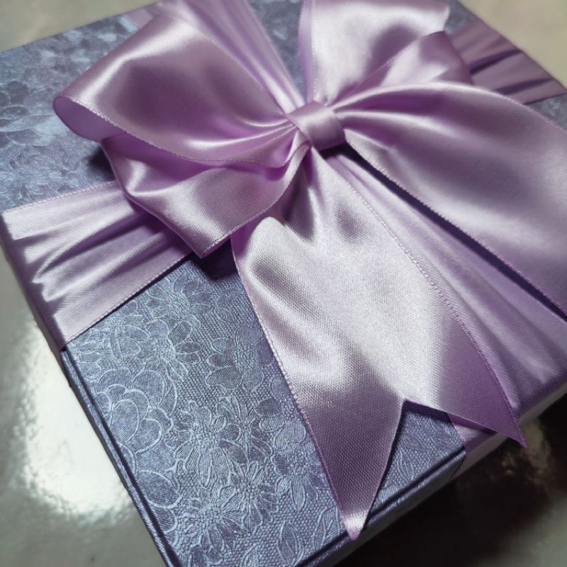 

HARDBOX KOTAK HADIAH KADO SPESIAL UNGU / LILAC ATHENA