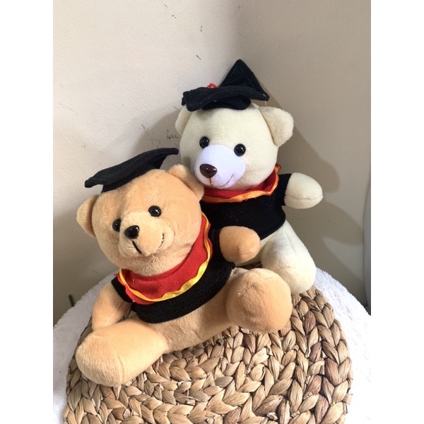 BONEKA WISUDA