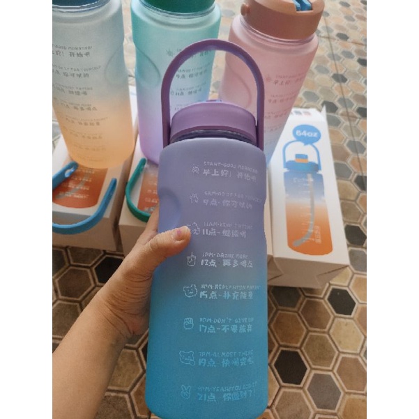 botol minum 2 liter viral warna gradasi motivasi