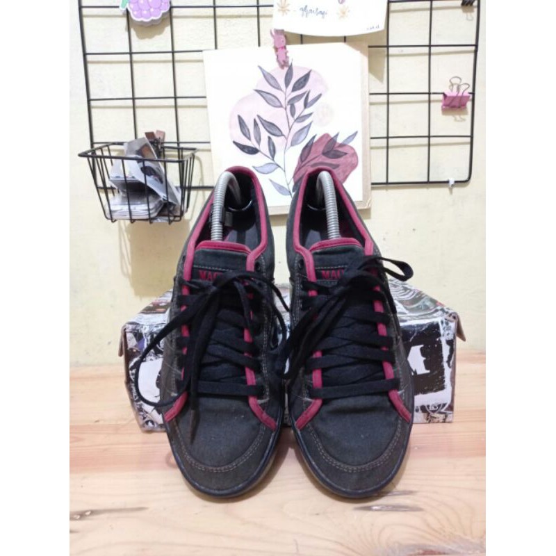 Macbeth Manchester Black Red Tron