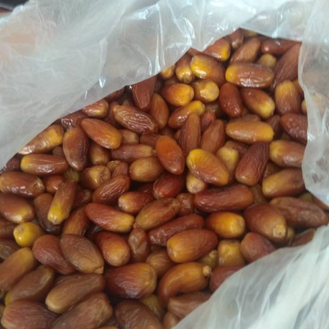 

Kurma madu (deglet Nour)