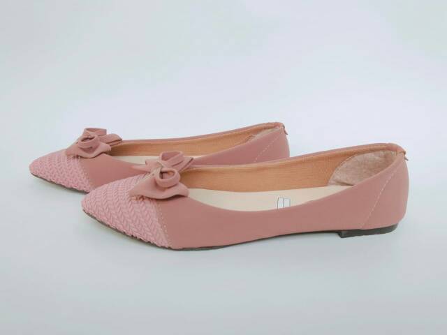 Arlaine- Voice flatshoes / flatshoes pita / sepatu flat / sepatu wanita flatshoes (Peach)