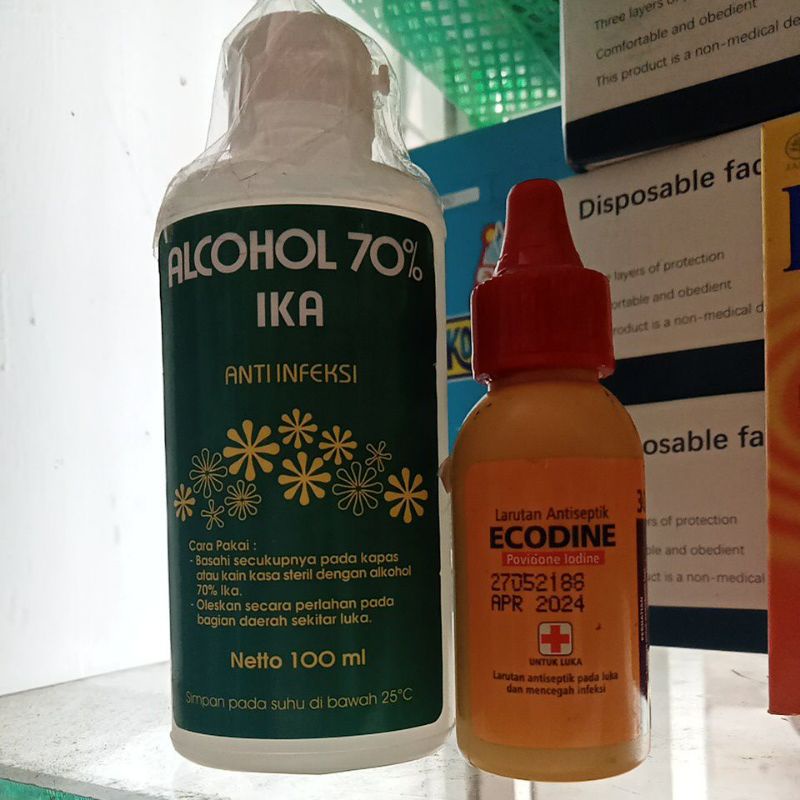 alcohol 70% Ika dan ecodine untuk luka