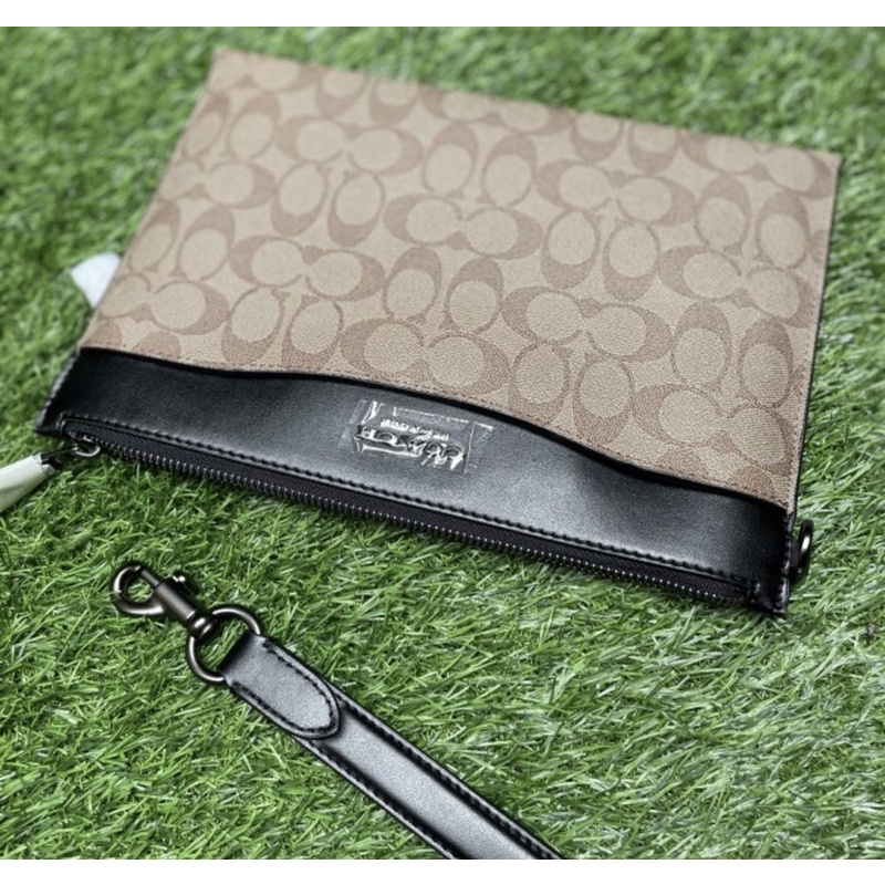 Coach Beckett Slim Pouch In Signature Canvas (91285)