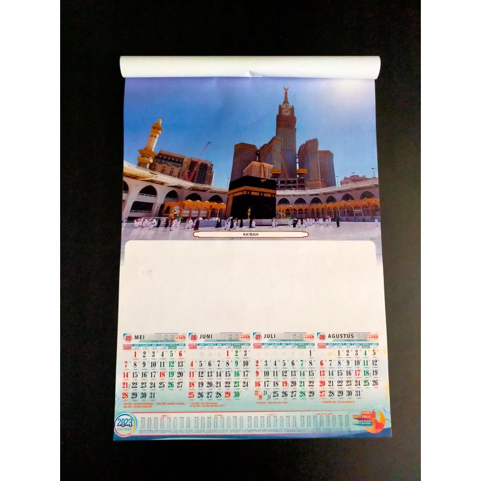 Kalender dinding caturwulan 2023 motif ka'bah