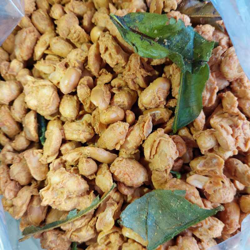 

KACANG THAILAND KRISPY PEDAS 250gr / KACANG KRISPY DAUN JERUK / SNACK KILOAN MURAH ALMA.SNACK