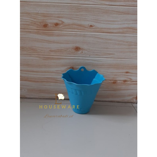 Pot Bunga / Vas Bunga Dinding Plastik Warna