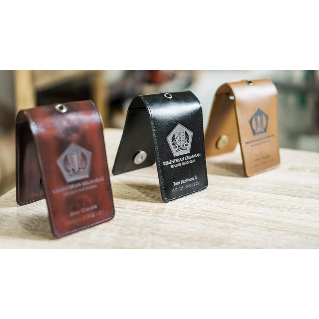 

[FREE GRAFIR] ID TAG HOLDER TIPE C+GRAFIR TALI|KULIT ASLI|HOLDER CARD|TEMPAT KARTU|CASE ID CARD|KTP