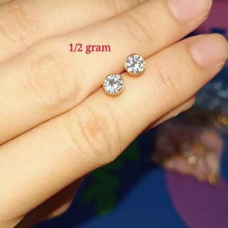 Giwang tindik emas muda