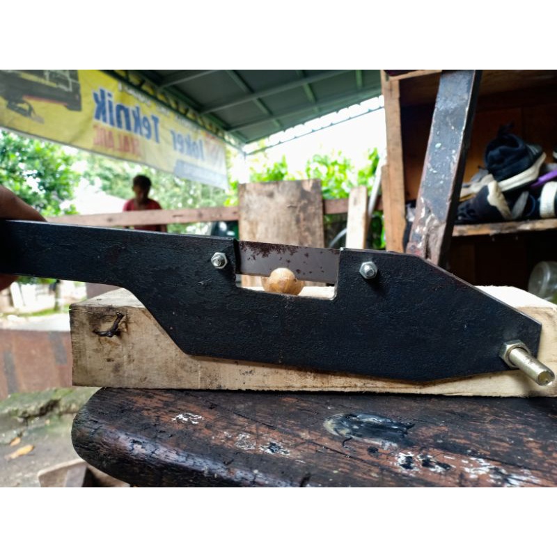 pisau pengiris buah pinang