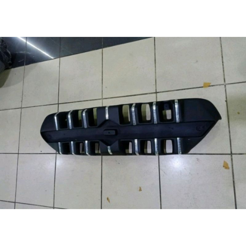 grill depan suzuki xl7