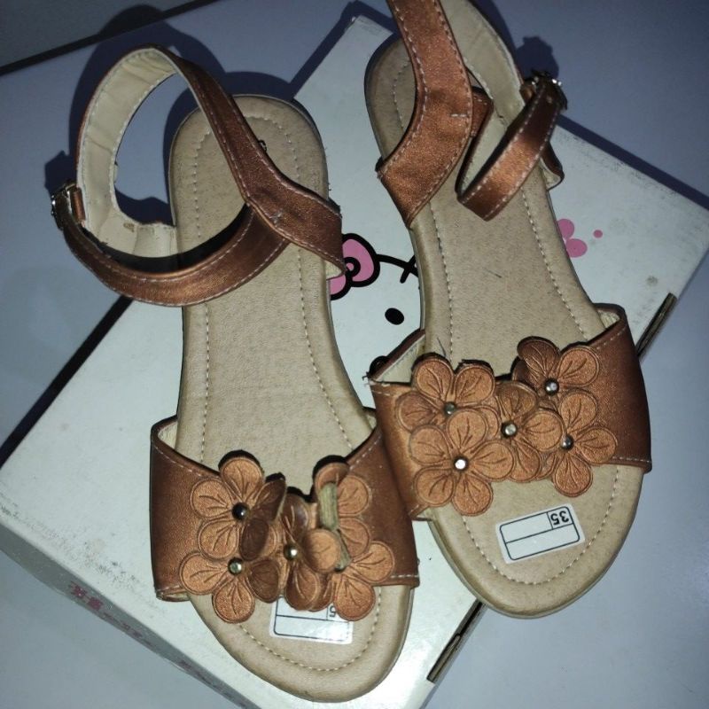 Sepatu sandal anak perempuan 35