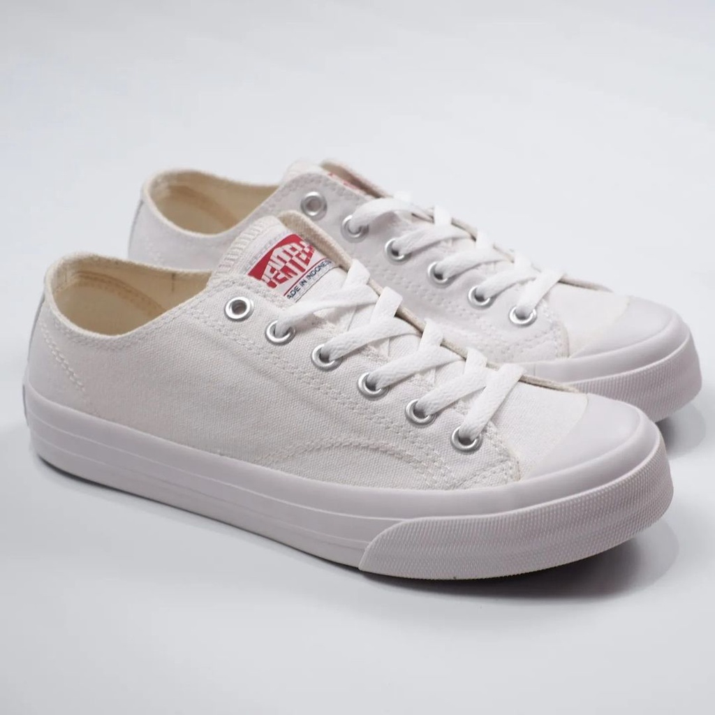 Sepatu Ventela Basic Low White Original