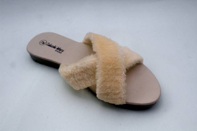 Takashi Sandal Bulu Silang Slop Syantikk