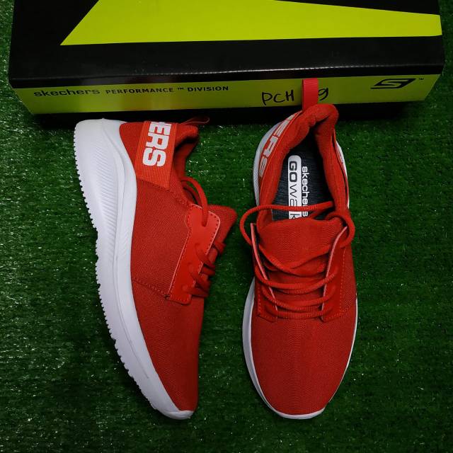Sepatu skechers go run wanita merah putih made in viernam