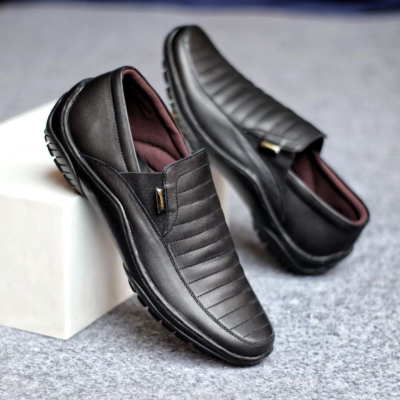 BADIL Sepatu Slip On Casual Pria Kulit Asli Slop Formal Santai Kerja Kuliah Kondangan