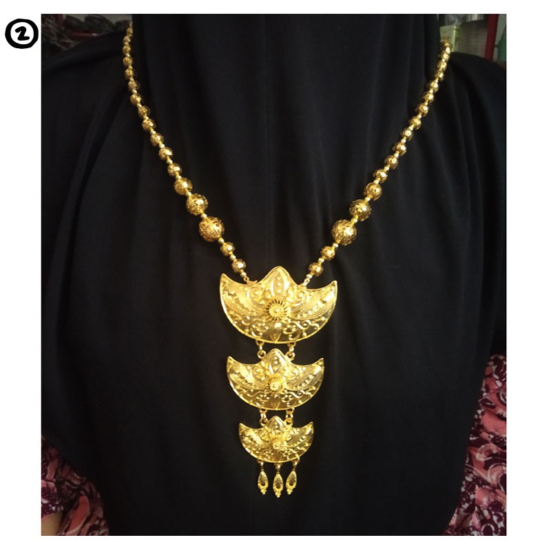 Kalung Hiasan Pasangan Kebaya Bulan Sabit Wayang