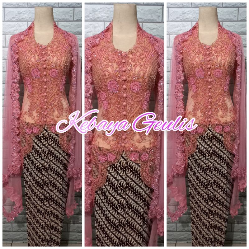 set kebaya pesta nude model merak+ longtorso,selendang dan rok batik lereng
