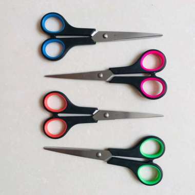 

Gunting Sedang 16 Cm